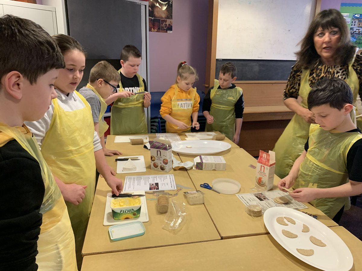 DeanburnPS_P7A's tweet photo. We loved following the #healthyfood recipes on our Tasty Tuesday (Wednesday!). We worked well as a team to make enough for everyone to taste! @NHSForthValley #MaxintheMiddle πππ https://t.co/DqvhTGqtod