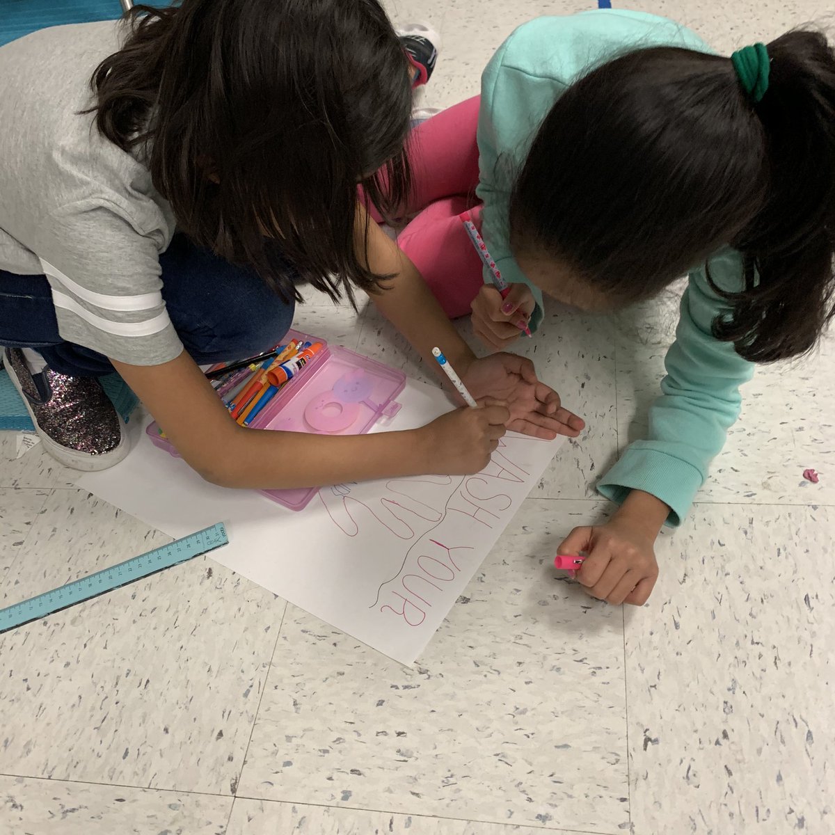 MsCurleysClass's tweet photo. Today with our Pup Partners we made posters about the importance of washing our hands! @RLCPrincipal @RLC_Coyotes @missfischman #RLC20 https://t.co/rjad78PWaX