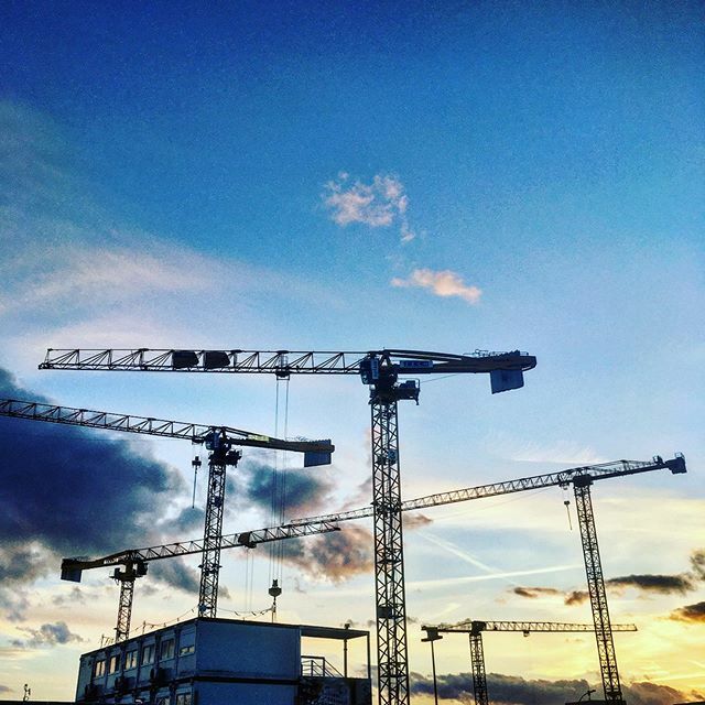 cranelife's tweet photo. #berlincranes #berlin #capitol #cranes #germany #südkreuz #southerncross #construction #work #towercranes #kranplatzverdichtung #sunset #romantic #crane #instacrane #instagram #cranestagram #cranesofinstagram #beauty #cranelife https://t.co/WigLa8C4zM