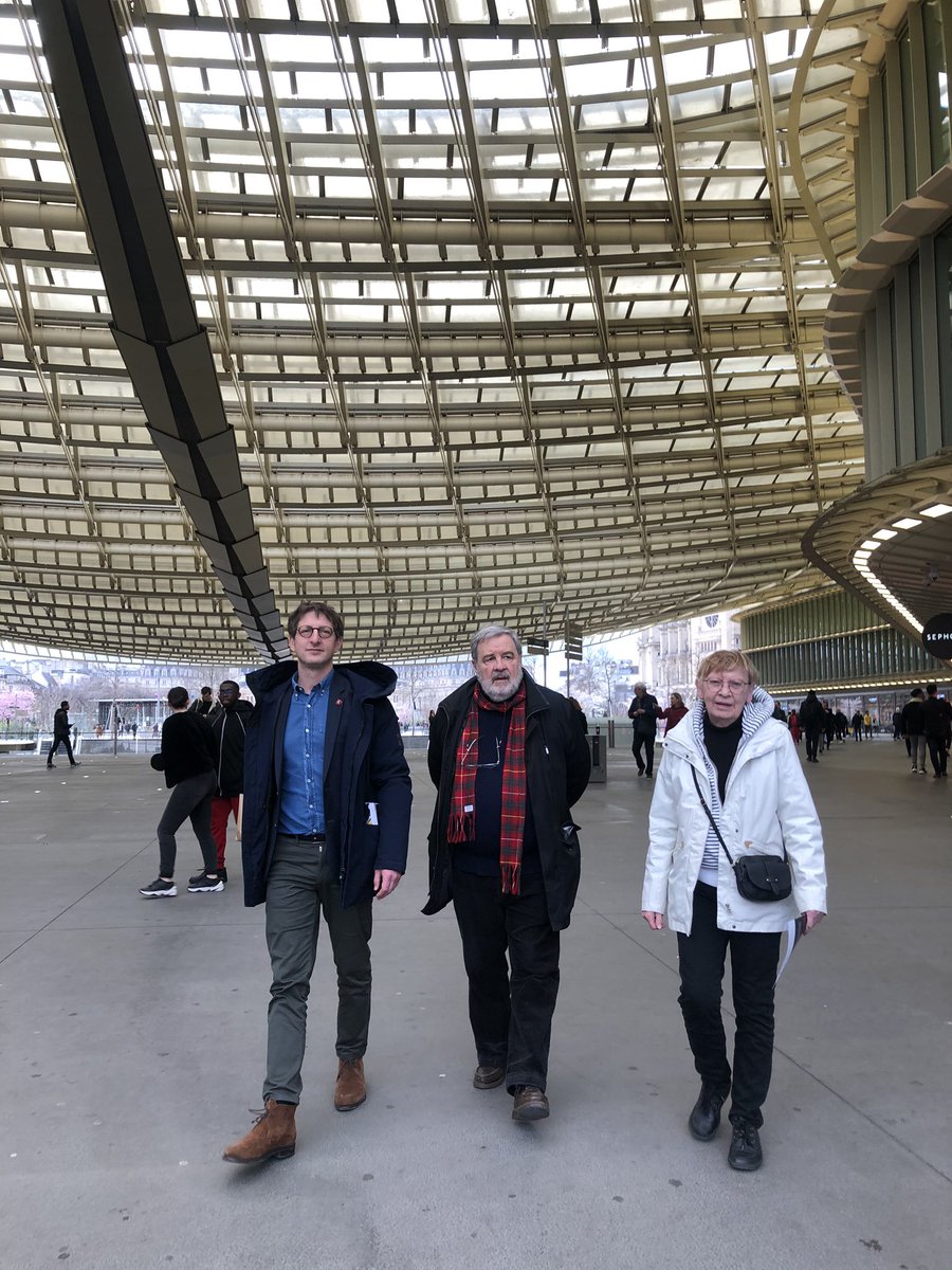 NousParisCentre's tweet photo. Cet après-midi, @ArielWeilT a visité la Maison des Pratiques Artistiques Amateurs et la médiathèque de la #Canopée. Lieux bouillonnants de jeunesse, d’énergie et de culture dans le cœur de #ParisCentre. https://t.co/X5rlKRWz2J