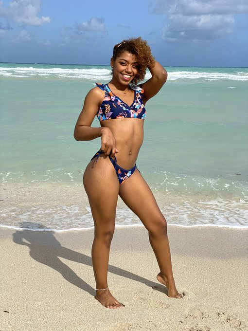 Had so much fun at the beach yesterday, shooting for @MyPervyFamily @EggDropZeus @teambrian2016 https://t