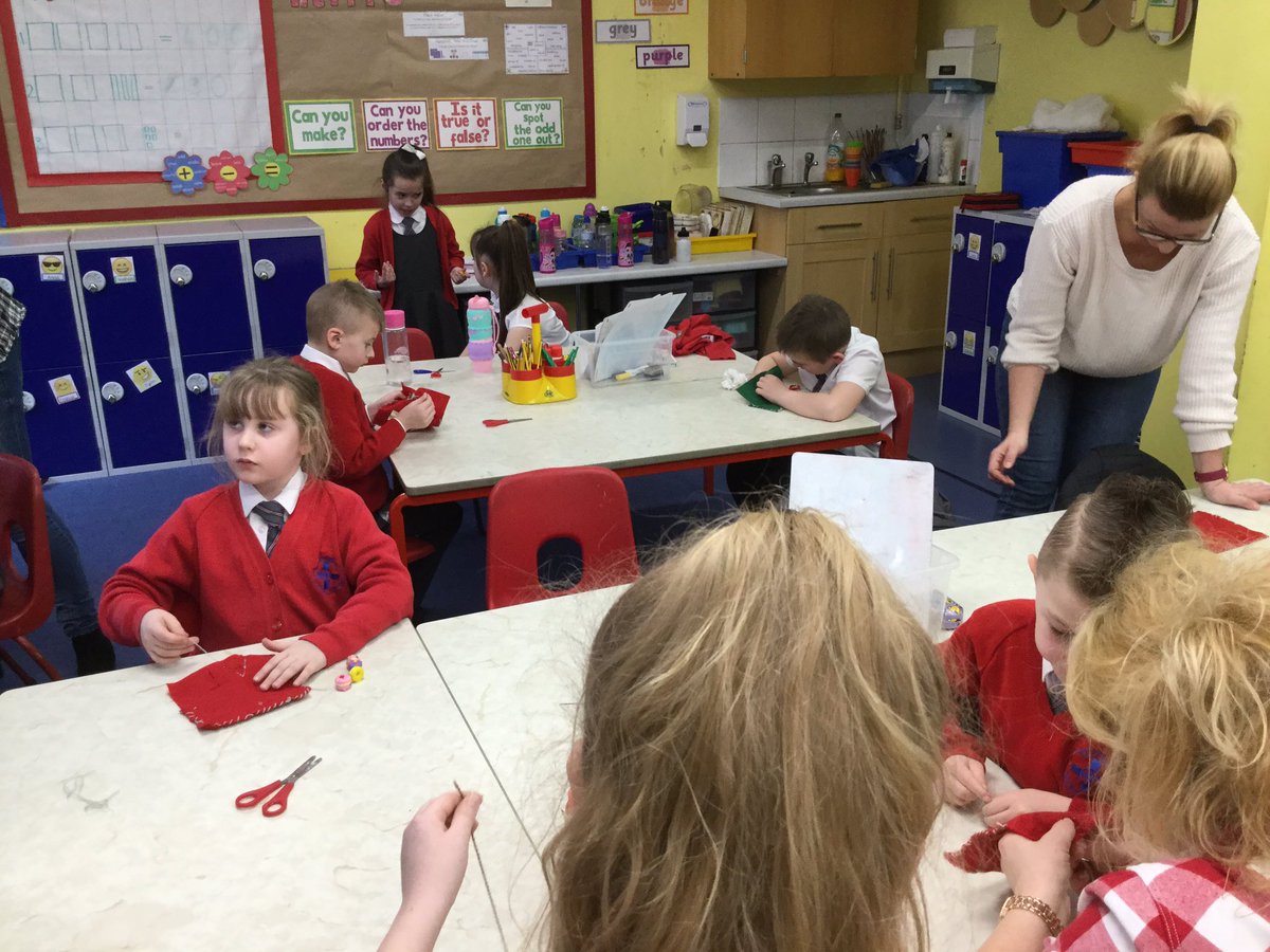 HTAClassDurney's tweet photo. Fantastic sewing work going on in Year 3BH - making Anglo-Saxon Purses for DT. #HTADesignTech https://t.co/KouycsyGj8