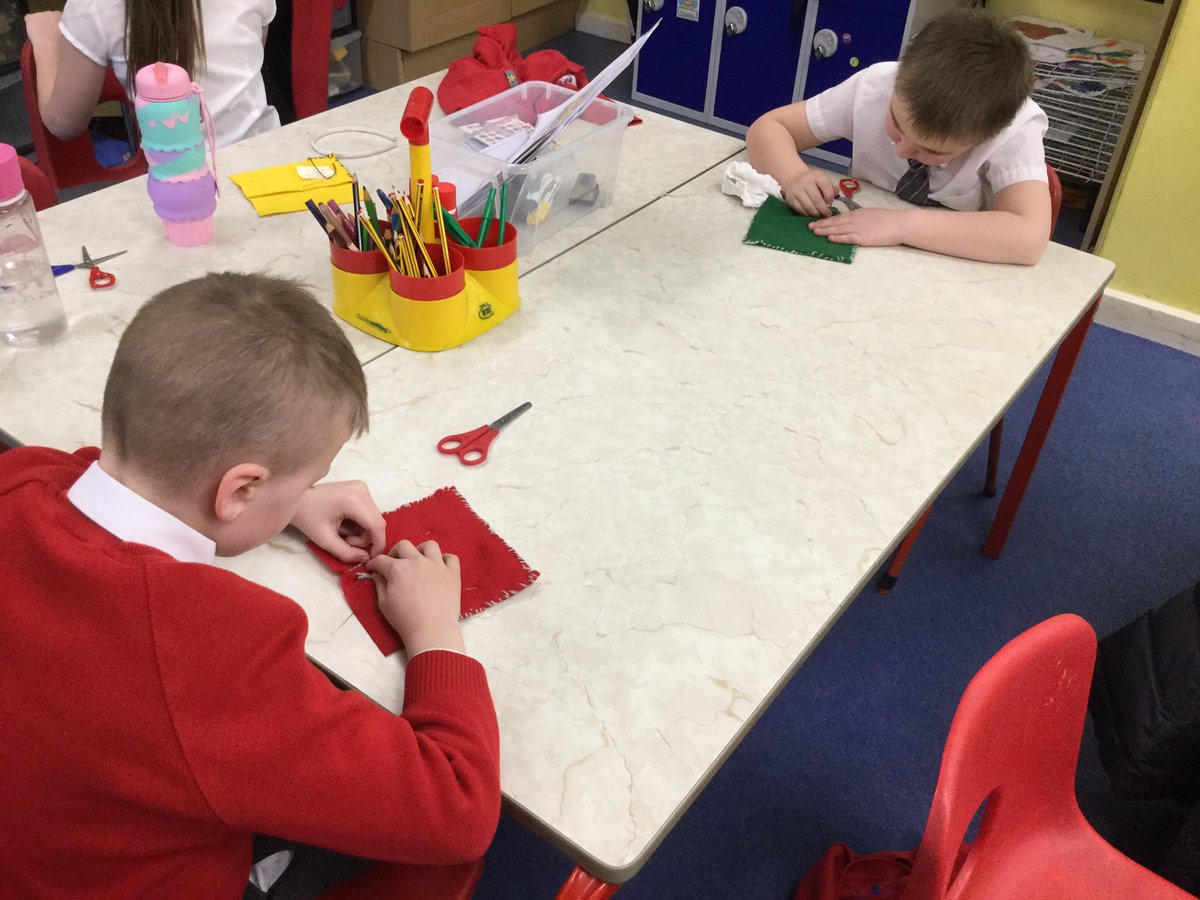 HTAClassDurney's tweet photo. Fantastic sewing work going on in Year 3BH - making Anglo-Saxon Purses for DT. #HTADesignTech https://t.co/KouycsyGj8