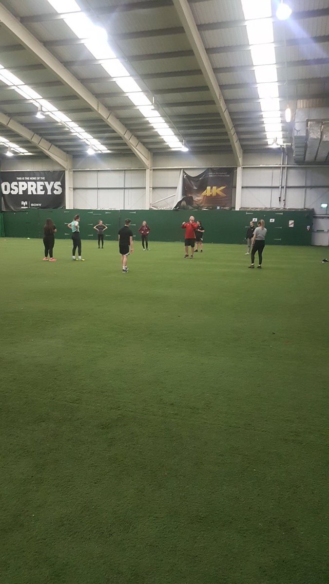 Great afternoon of 7’s prep for both our boys and girls rugby teams.

Looking forward to a busy block of 7’s competitions for both squads 👌🏉

#llandovery7s #rosslynpark7s #urdd7s