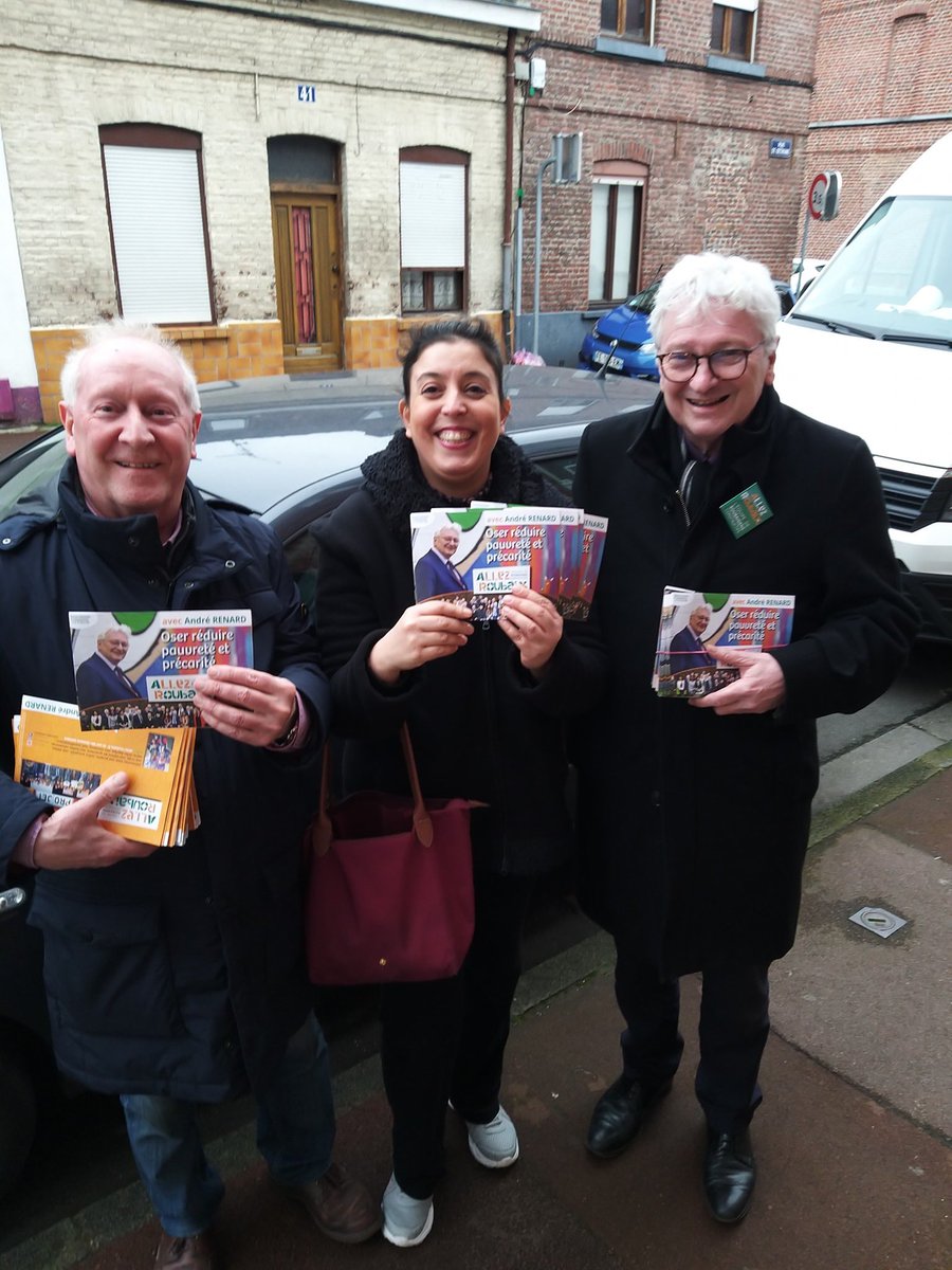 RoubaixAllez's tweet photo. Aux 4 coins de Roubaix, notre équipe est sur le terrain pour la distribution de notre programme social et solidaire pour un avenir meilleur pour les Roubaisiennes et Roubaisiens. https://t.co/kedO66iatN