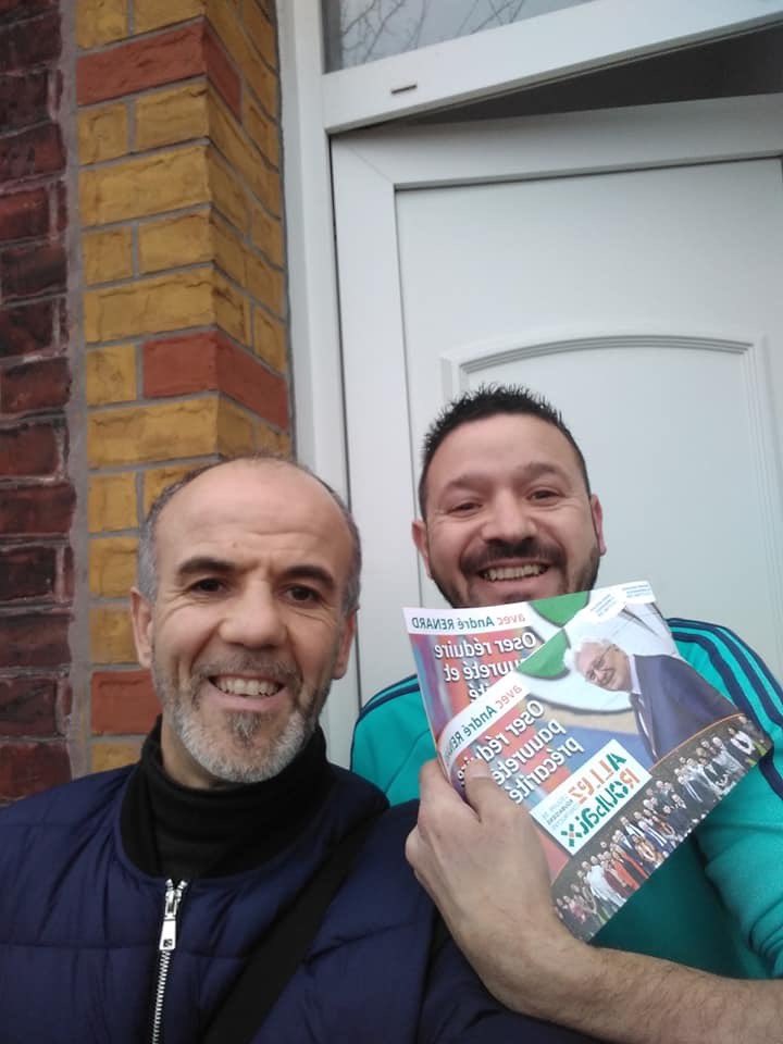 RoubaixAllez's tweet photo. Aux 4 coins de Roubaix, notre équipe est sur le terrain pour la distribution de notre programme social et solidaire pour un avenir meilleur pour les Roubaisiennes et Roubaisiens. https://t.co/kedO66iatN