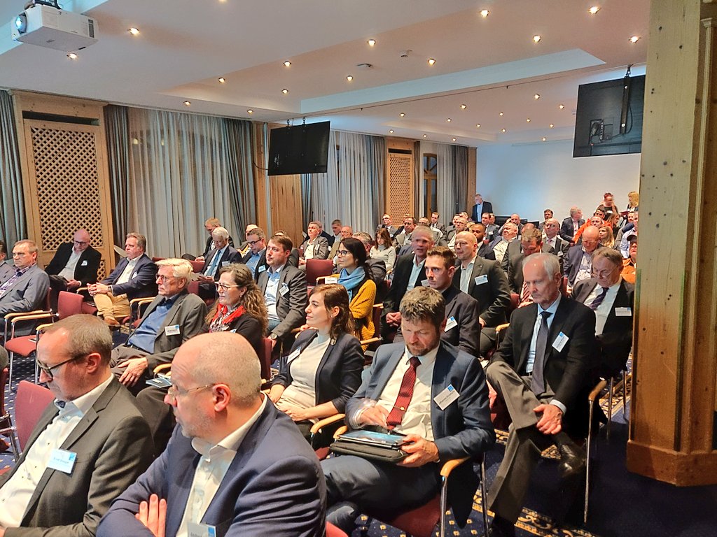 corpsec_tv's tweet photo. Einstieg in die #BVSW Wintertagung 2020. Wir freuen uns auf zahlreiche Gespräche zu Sicherheitsthemen, die Menschen aktuell bewegen. #cstv #security https://t.co/x1b2YH449u