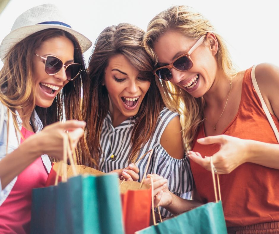 HyattHouseCHR's tweet photo. Did you know that being on #KingStreet in #Charleston means we're within walking distance of some of the best #shopping and #nightlife in the city?  https://t.co/Vh7TXx7BjD https://t.co/VOJPSzNn3T