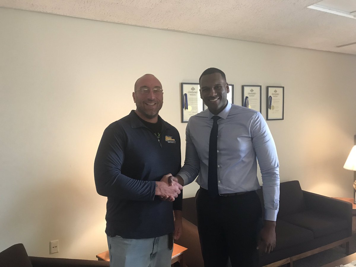 Bigshow104's tweet photo. Thank you for meeting with us @Charlesdfall help make America great again by using the best labor and material with #madeinamerica #d4rr2020 @steelworkers https://t.co/c4Yr1BxrPr