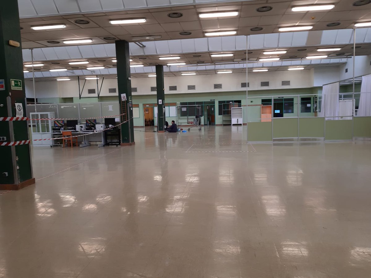 ProfAlfonsoGil's tweet photo. Desde esta misma tarde se destina la sala de #fisioterapia del #HospitalLaPaz a atender pacientes con #COVID19. Un gran espacio que durante más de medio siglo se ha utilizado para rehabilitar a miles de personas, ahora debe colaborar en la recuperación de muchas otras #volveremos https://t.co/4NV6nNHhTY