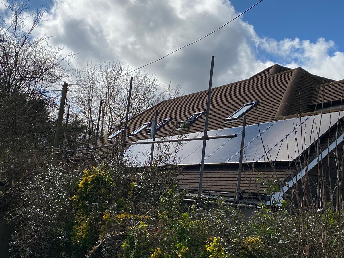 Another happy customer in #Basingstoke <a href="/SolarEdgePV/">SolarEdge</a> <a href="/Perlight/">Abk Vin's</a>