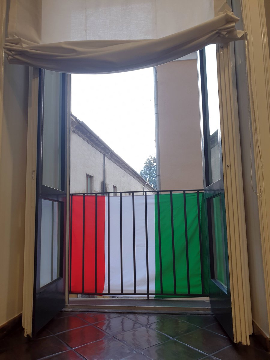 Non solo ai mondiali, questo è il momento di stare uniti, prendete il tricolore dal fondo dell'armadio ed #escilabandiera !!! #iorestoacasa #coronavirus #pandemia #covid19