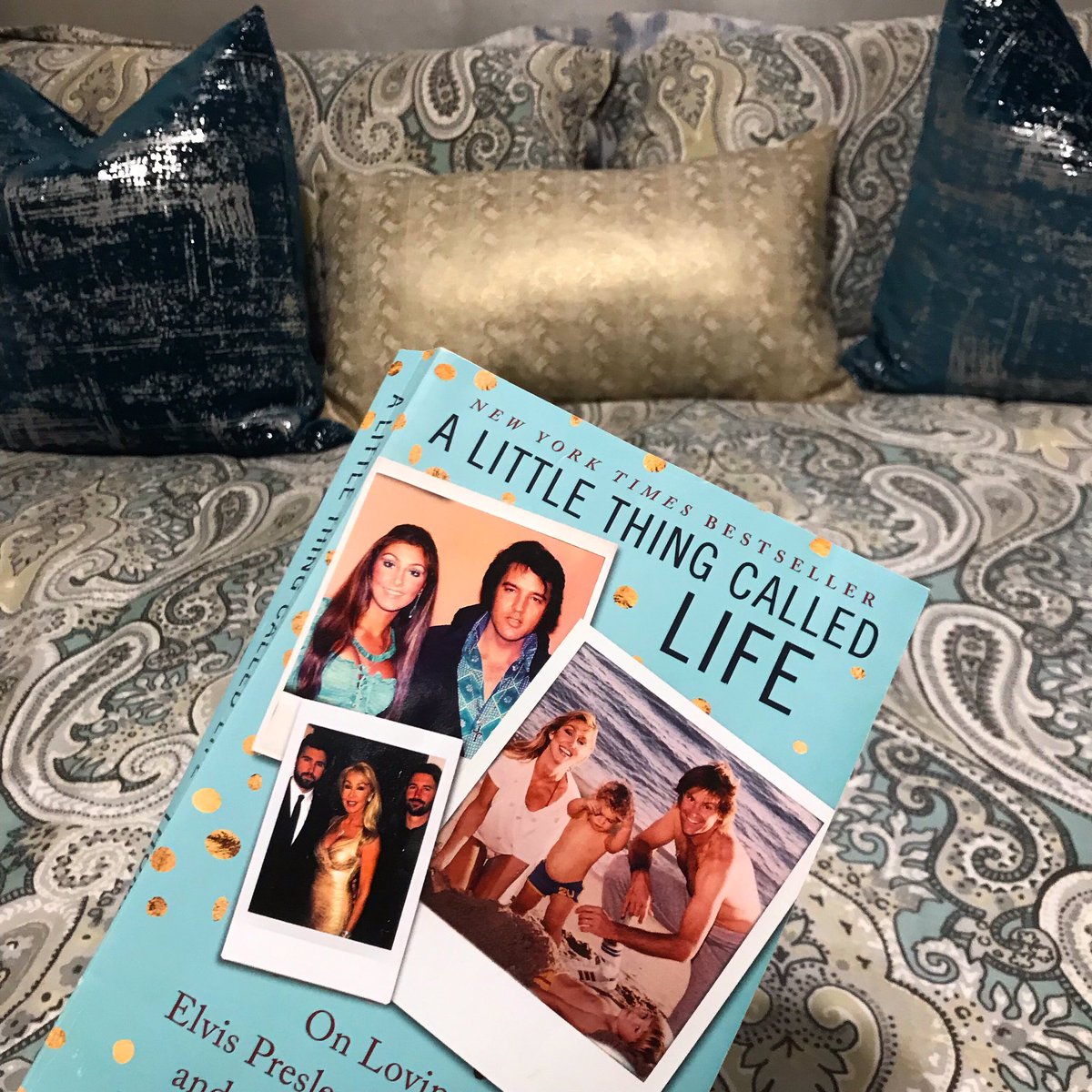 theelvishouse's tweet photo. Spending this beautiful #WacoWednesday relaxing and reading. 📚🎶📖🏡
#theelvishouse #elvis #waco #tx #texas #vacation #getaway #airbnb #welcome #homeawayfromhome #travel #roadtrip #book #reading #relax #unwind #recharge #music #rocknroll #elviswashere https://t.co/ZBaVwvMkFI