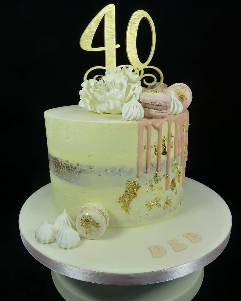 codsallcupcakes's tweet photo. #40thbirthday #seminakeddripcake with #meringuekisses #raspberrymacarons #whitechocolatemacarons #ediblegoldleaf and a #sugarflower #40thbirthdaycake #dripcake #softpink #birthdaycake #cake #noveltycake https://t.co/mIbQCSRdZd