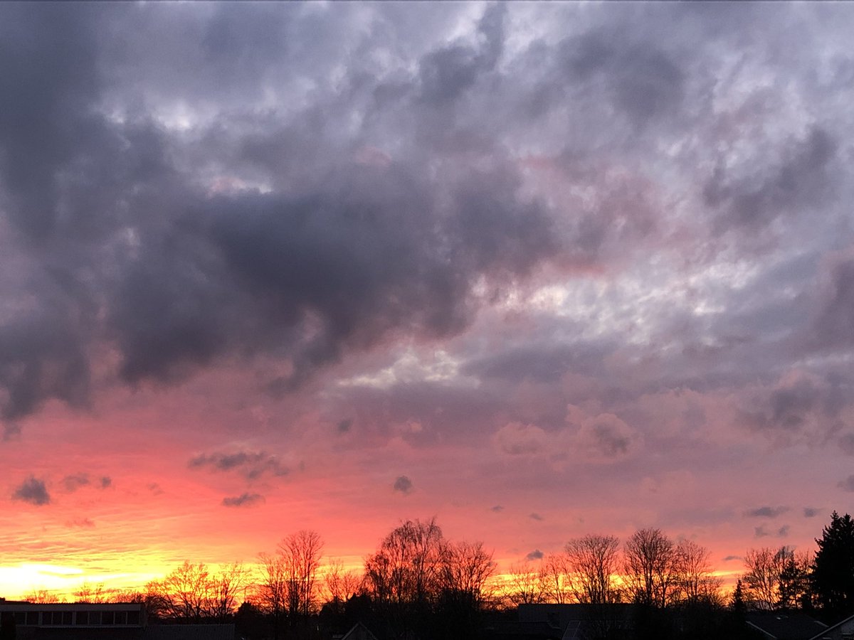 #weer #weerfoto #rtlnieuws #voorthuizen #tvgelderland #zonsondergang #weather #sunset #weatherphoto