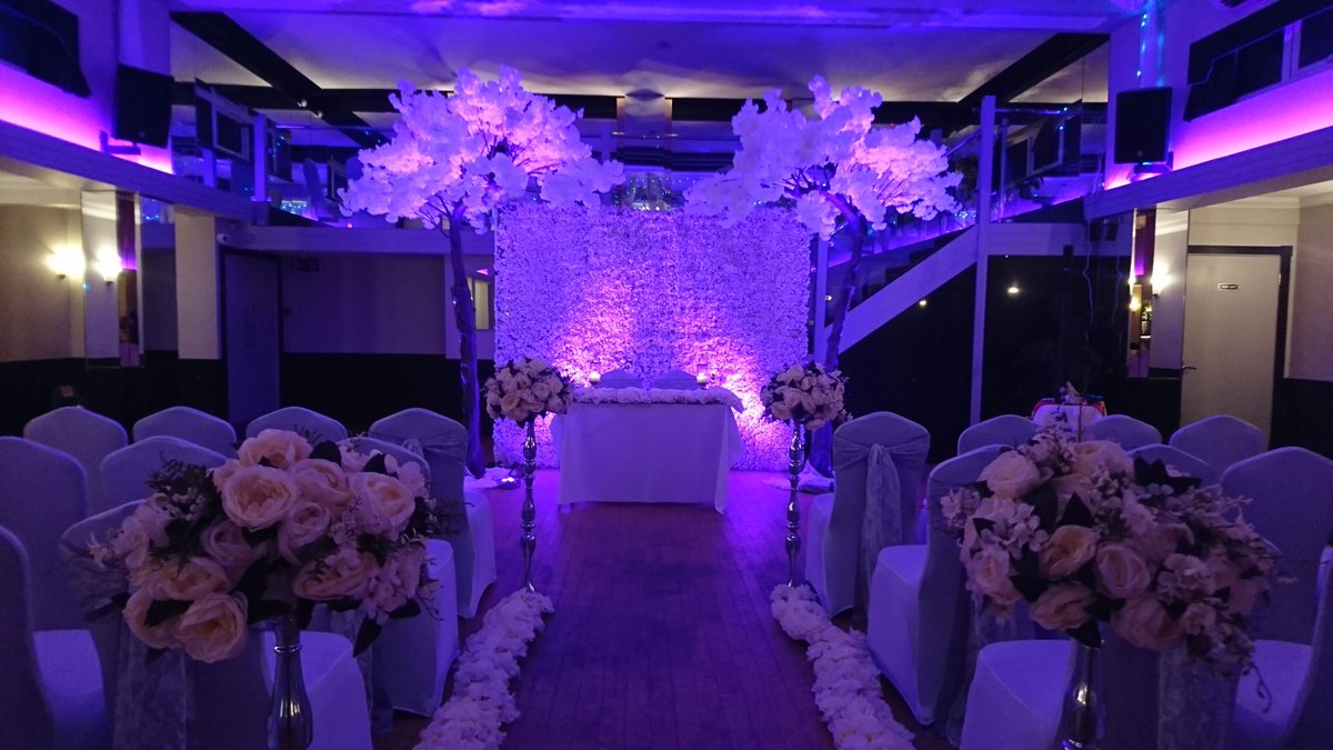 Mid-week weddings are becoming more popular and with deals like ours it's no wonder why.  Call us today for details of our mid-week wedding, decor and entertainment package - 01702 711350

#wedding #midweekwedding #weddingoffer #essexwedding #southendonsea #leighonsea #artdeco