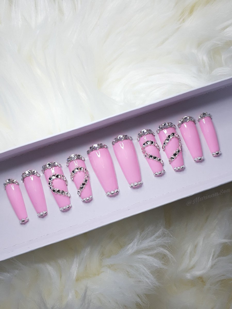 MarinaaSea's tweet photo. Custom Press-on set ๐ญ๐๐ฌ #pressons #pinkdiamond #customnails #nailsart #nailsofinstagram #fashionnails #nailswagg #cottoncandy #90sfashion #latina #longnails #nails #blingnails #pinkaesthetic #pressonclaws #pinknails #beautifulnails #princessnails #pinkpower https://t.co/1SYLR7jVTq