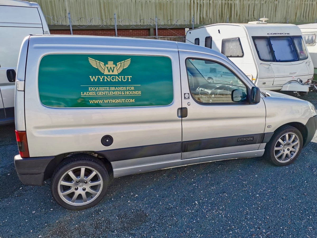 ipd_signs's tweet photo. More panel wraps this morning #design #print #display #printing #GraphicDesign #Branding #artwork #designer #logo #logodesign #signs #signage #graphics #stickers #vinyl #vehiclewrap #vehiclegraphics #clothing #workwear #businesscards #magnetics #banners #localbusiness https://t.co/Tr7rWALhEt