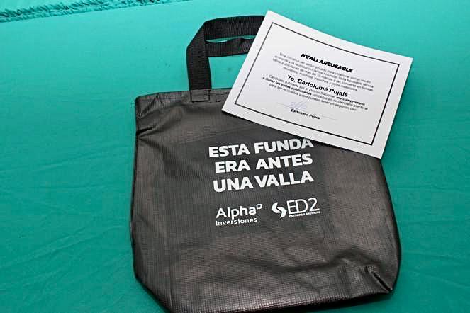 BartolomePujals's tweet photo. Hoy firmamos una compromiso muy importante con la iniciativa #VallaReusable. 📝
Las pocas vallas usadas en nuestra campaña, se entregarán a Alpha Inversiones y @sostenibilidad3Rd para ser materia prima de nuevos objetos útiles. ♻️
#VamosADarleUnSusto #TuElecciónHazQueCuente🗳 https://t.co/s1rIurKCjb