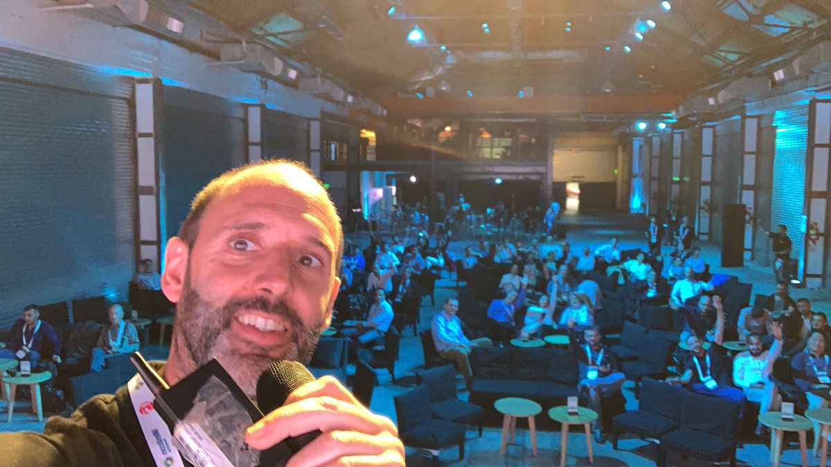 ari_santax's tweet photo. Arrancando el #F5DefianceAR @F5NetworksLATAM con una sala llena de los mejores socios de negocios que cualquiera desearía. Gracias!! https://t.co/HQYGY7Ibco