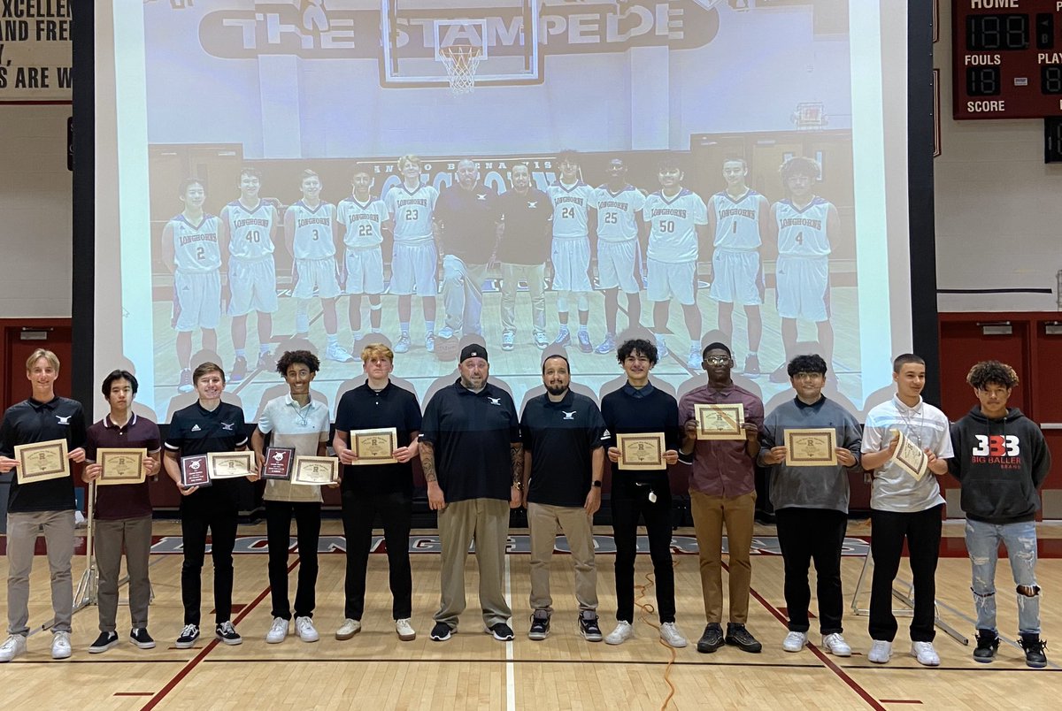RbvHoops's tweet photo. Thank you to Longhorn Nation for such a fantastic 2020 banquet. The food was phenomenal as we celebrated our players and families for their commitment and support of each other.

We have a lot of remarkable teenagers at The Ranch.

Hook ‘em, Longhorns!
#rbvhoopsfamily https://t.co/U2QjVmWtZn