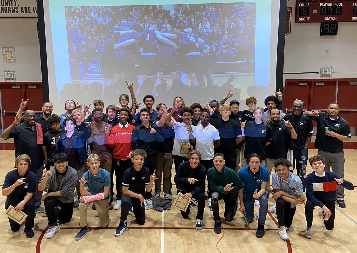 RbvHoops's tweet photo. Thank you to Longhorn Nation for such a fantastic 2020 banquet. The food was phenomenal as we celebrated our players and families for their commitment and support of each other.

We have a lot of remarkable teenagers at The Ranch.

Hook ‘em, Longhorns!
#rbvhoopsfamily https://t.co/U2QjVmWtZn