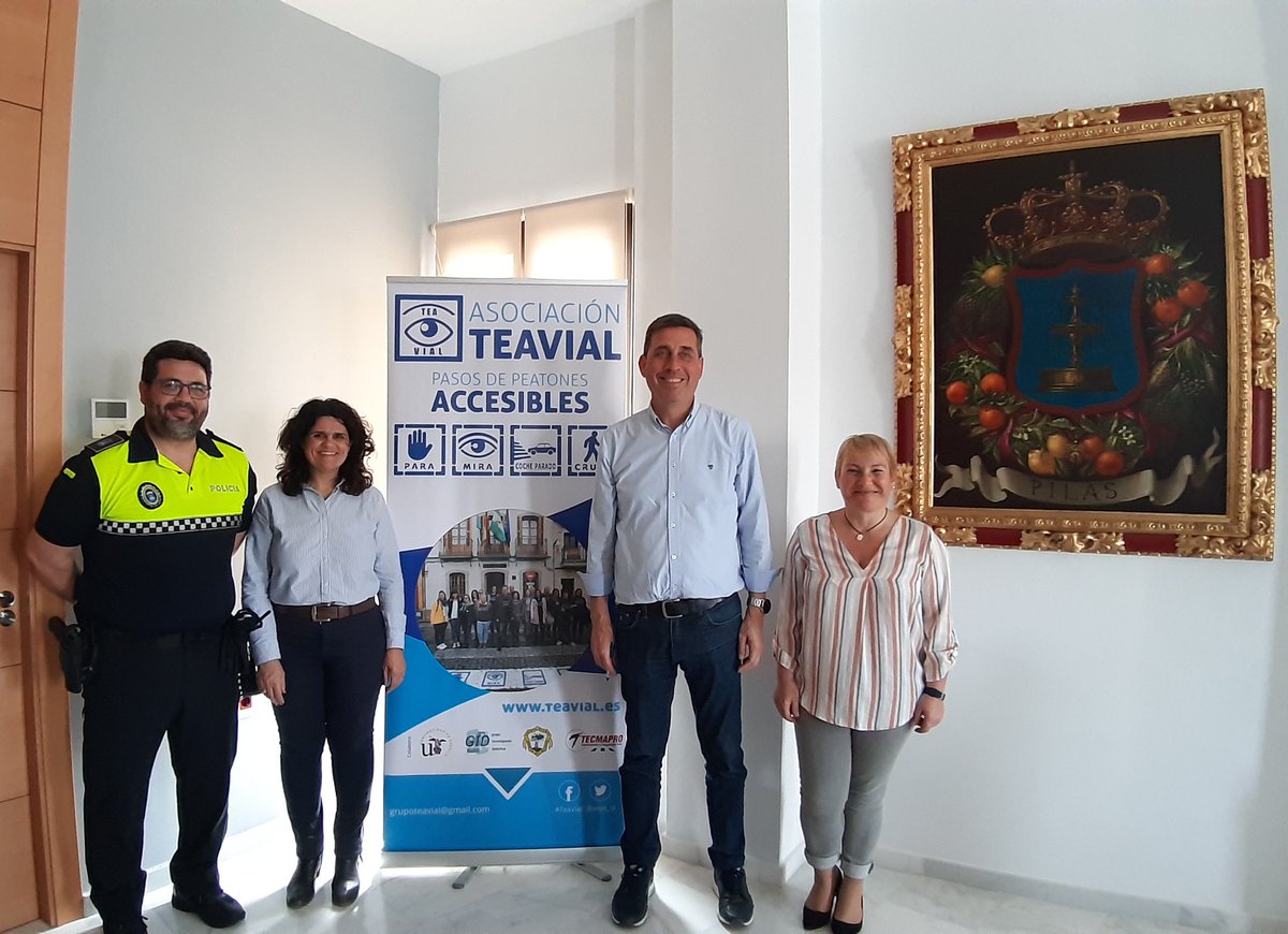 AytoPilas's tweet photo. #BienestarSocial #Educación #Pilas. Firma de convenio entre nuestro ayuntamiento y la asociación TEAVIAL. https://t.co/iKxs4bnCNC