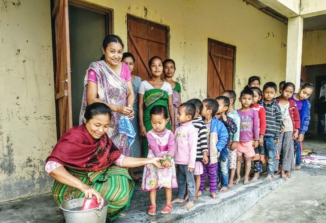 ChirangSbp's tweet photo. Amidst the Coronavirus outbreak, the AWWs of #Chirang #Assam are actively organising handwash &amp; sanitation sessions to sensitize their communities for #PoshanPakhwada2020

 #POSHANAbhiyaan
@PoshanAssam @POSHAN_Official @tini_tatatrusts @SPreraks @SPreraksNE @MinistryWCD https://t.co/pP6Bw4b7jG