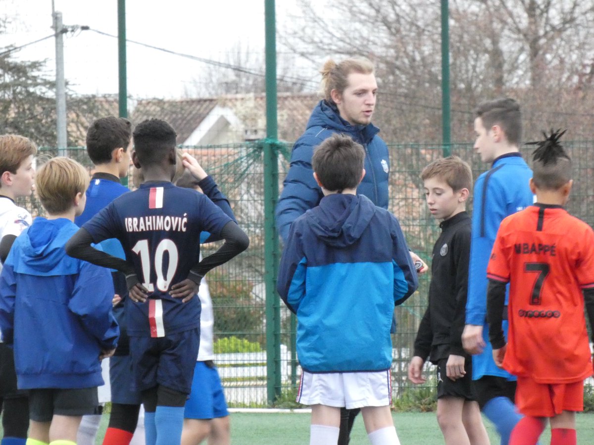 LigueFootballNA's tweet photo. [Formation] 📚 Certification du #CFF2 des #BMF #Apprentissage au Centre Technique du #Haillan ⚽️ https://t.co/gmc8yyFSFq