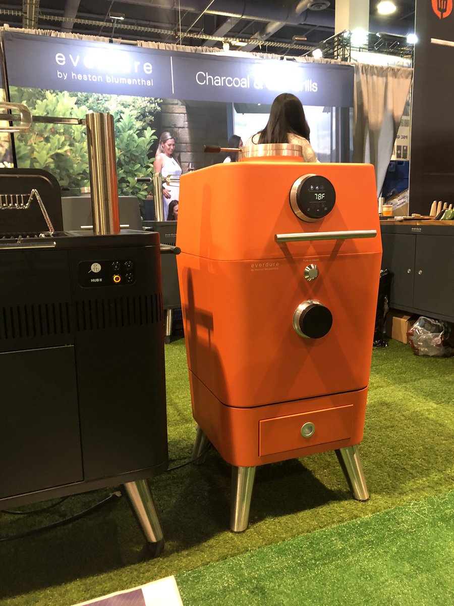 Carla_Aston's tweet image. Color is coming outdoors! Seen at #kbis2020  #kbtribechat