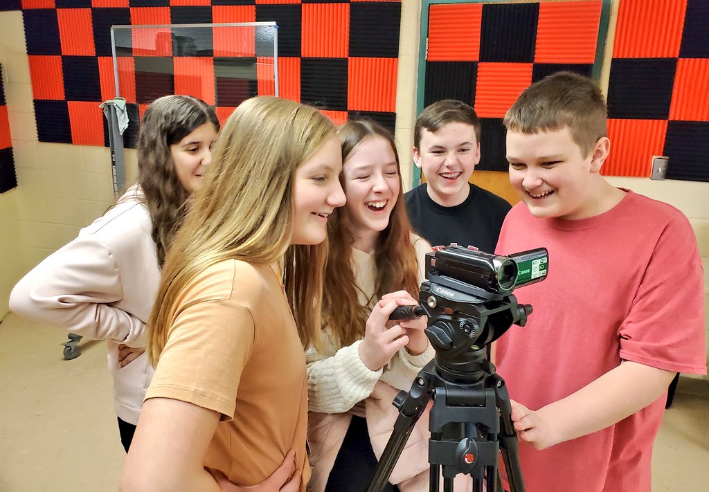 MelindaFry4's tweet photo. Creating video in the classroom is so much more than just the process and the learning standards being covered. That is already HUGE, but so much bonding is also happening! Love it! #BeUnited #ShowU #Laughingwhilelearning https://t.co/nGQnjG20gH