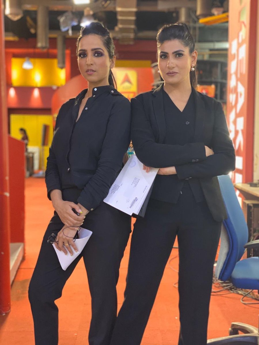 RubikaLiyaquat's tweet photo. Ladies in black 😎 https://t.co/nqeRDSv0cz