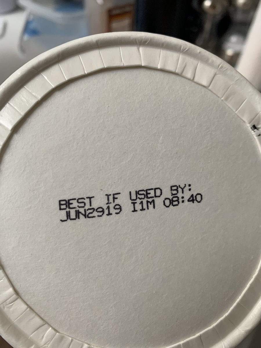 IAmKarySit's tweet photo. What kind of food can last till 2919 when everyone of us is already long dead?? Idk if I should still eat this for my breakfast! 😱 #food #brunch #Alert https://t.co/bflL6pEDWa