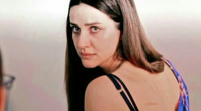 “Sesim çıkmaz anla halimden, yaram çok derin kanar her yerimden..”