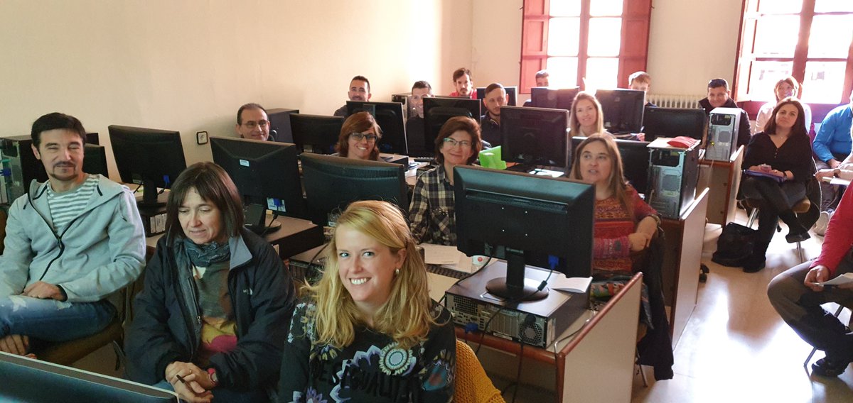 jrolalla's tweet photo. Día completo de @cmeducativo #cmeducativo en el @cprofmonzon: por la mañana #COFOTAP, por la tarde con el profesorado participante #cmemonzon. @dgafprofesorado @cpcalatayud https://t.co/cli7hyIkkE