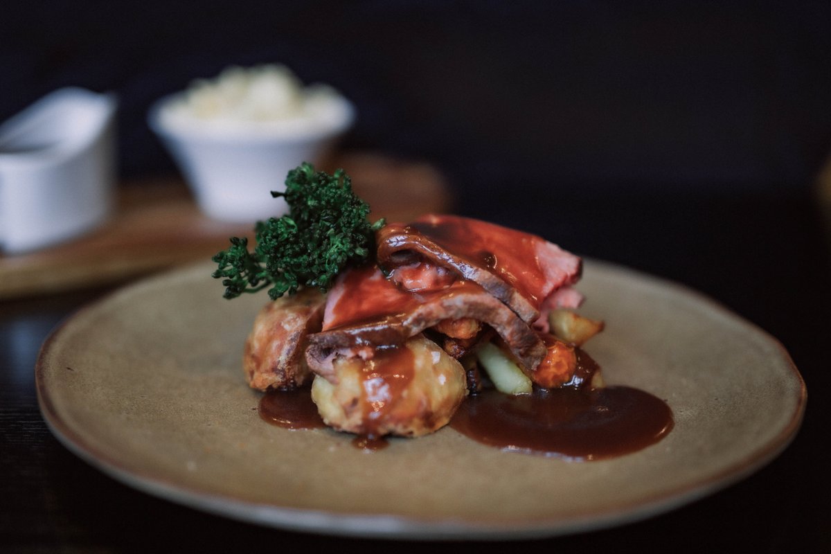 BarSaintJames's tweet photo. Enjoy the very best of British tradition with a Sunday Roast at Bar Saint James 🍽

Book now: https://t.co/JHwCStsT6H

#SundayLunch #RoastDinner #SundayDinner https://t.co/8OHwIWrK2f