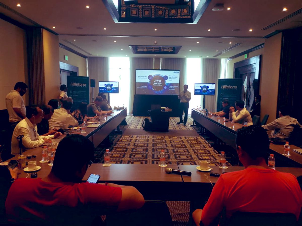 HillstoneLatam's tweet photo. Presentación de nuevas características de SD-WAN a cargo de Yan Zhou - Director Global Sales Engineer de Hillstone Networks. 
#HillstoneKickOffPartner2020 #IntelligenceSquared 
#hillstonenetworks 
#securitythatworks 👥💻 https://t.co/dhrinIYJrS