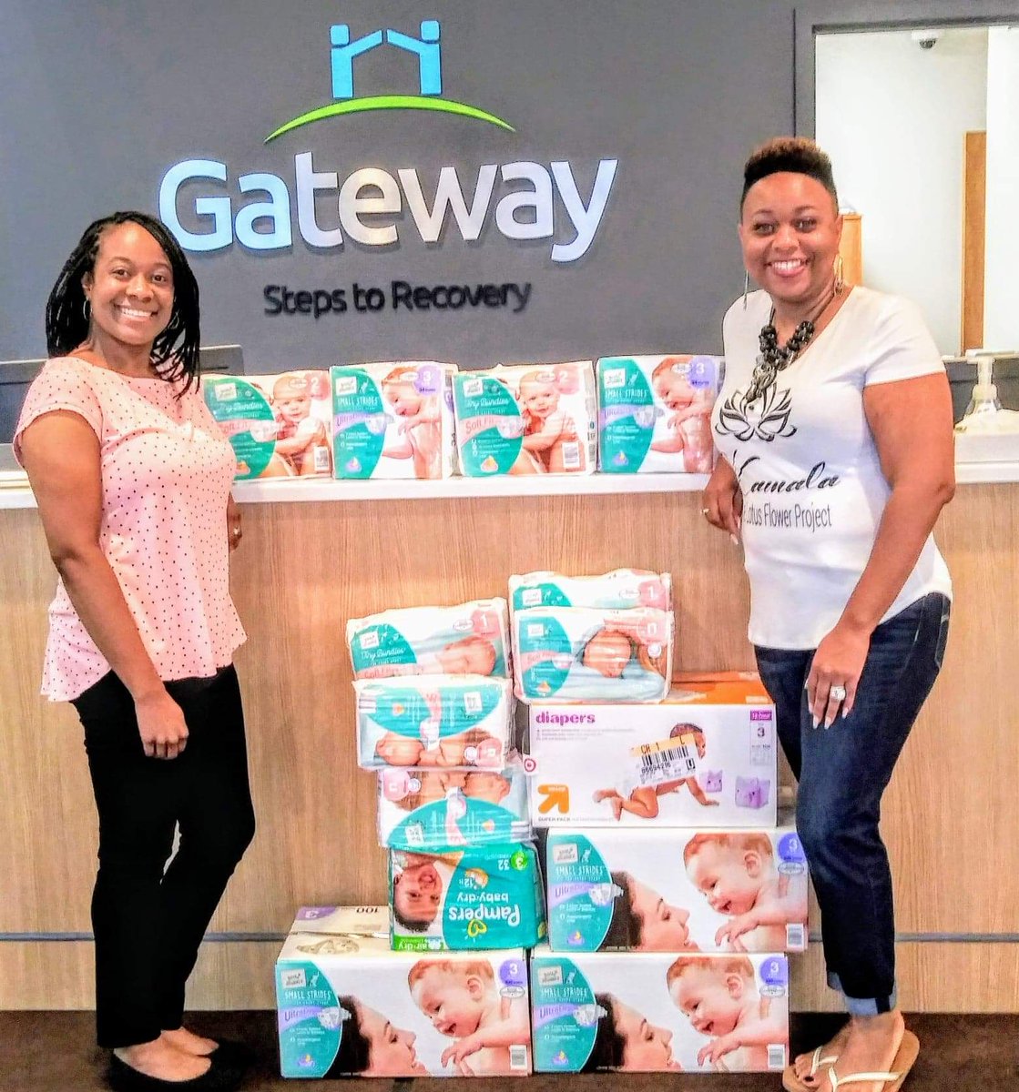 jaxdiaperbank's tweet photo. Another 850 diapers added to our collection for @Gateway_CS. Thank you Kamala Williams & The Lotus Flower Project for supporting the Big Hearts for Tiny Feet diaper drive. Congratulations on surpassing your goal of collecting 500 diapers! 🎉👏🏾
#enddiaperneed #diaperneed #NDBN https://t.co/61pXDE4Way