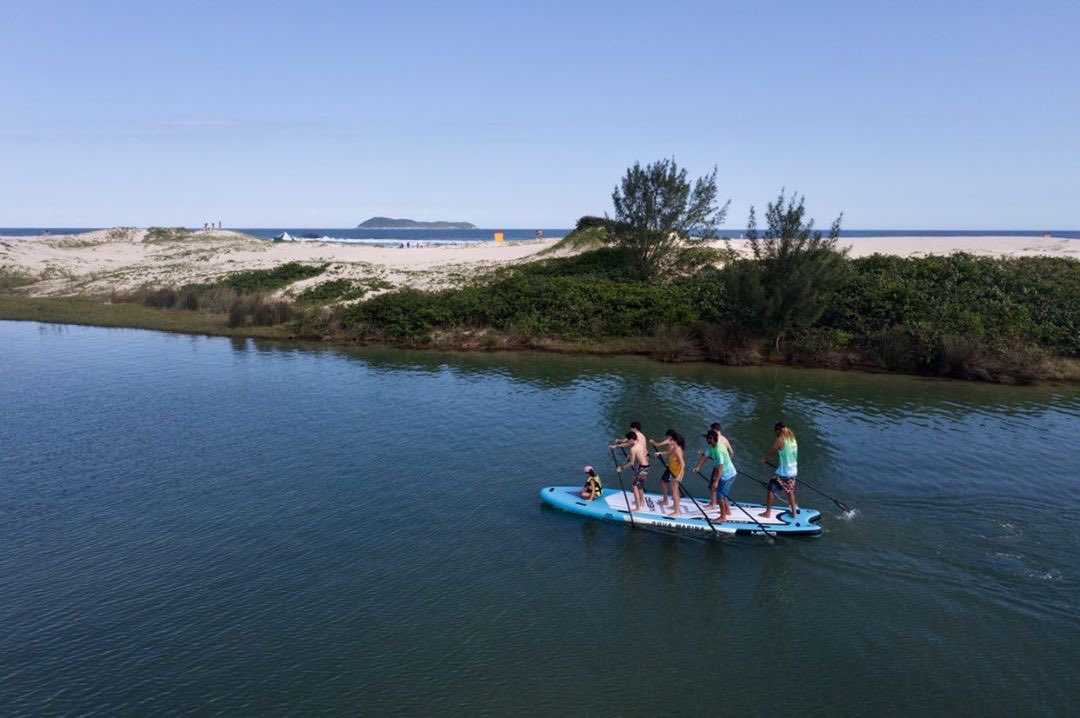 aquamarinasup's tweet photo. Thereโs no I in Team ๐๐ป! Our Mega SUP can comfortably carry eight adult riders. #ultimateSUP #SUP #paddleboarding #teamwork #adventure https://t.co/t4x6WX0hCs