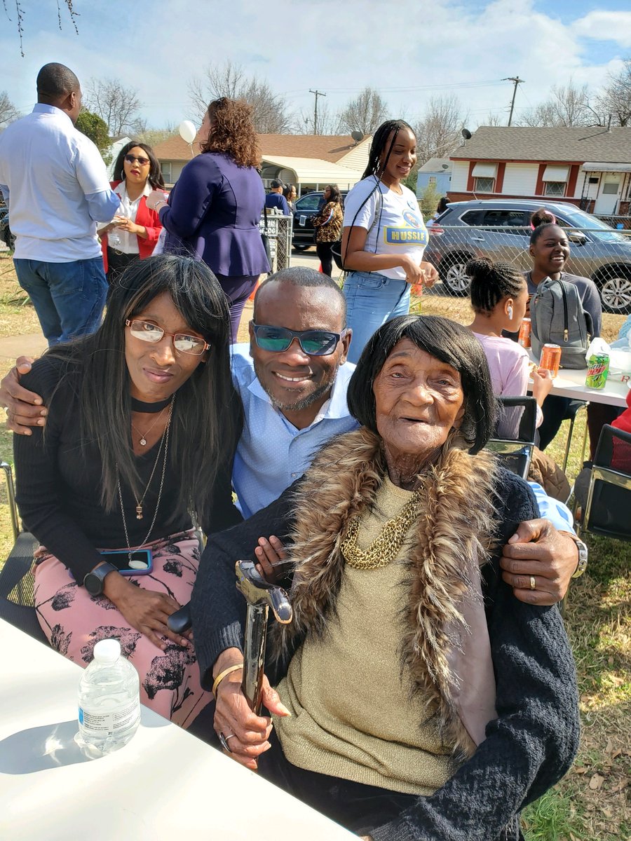 Tony Moore tweet media