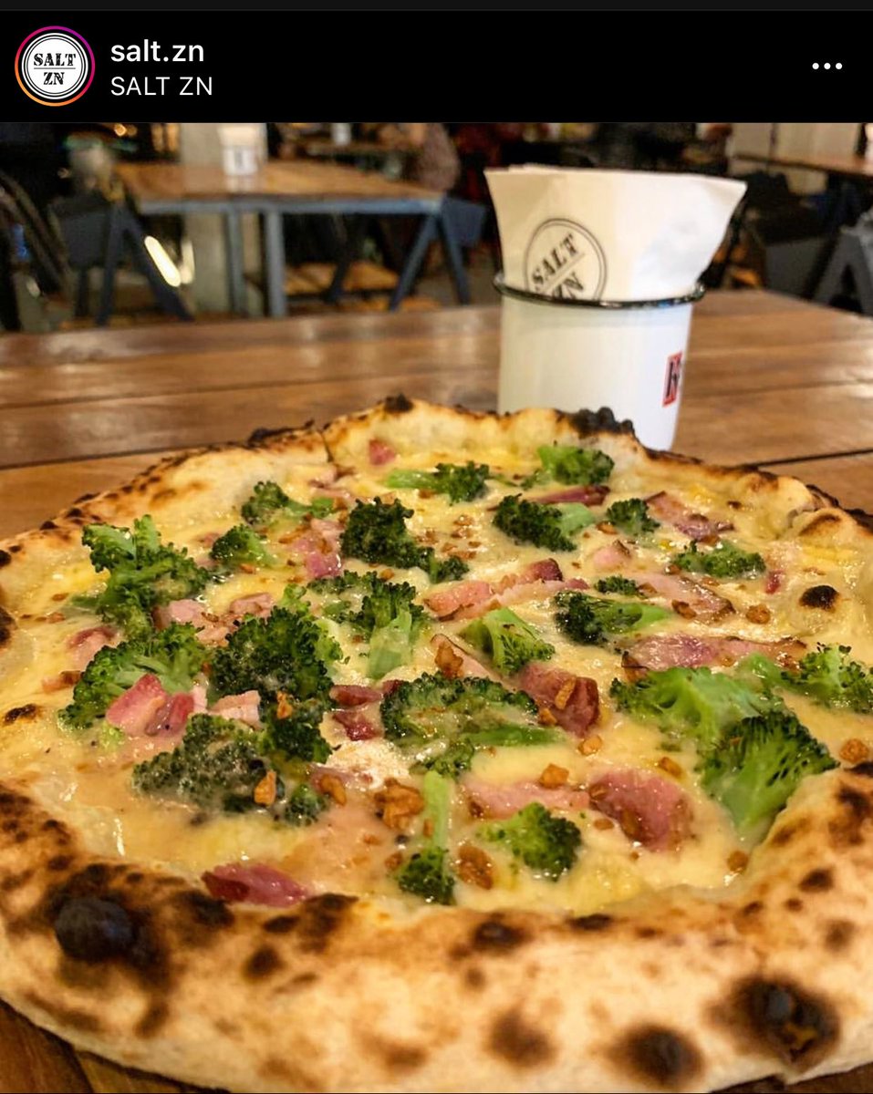 PUSSYWVGON's tweet photo. Gente?? A Pizzaria do Prior é perfeita https://t.co/06i4OWjKvL