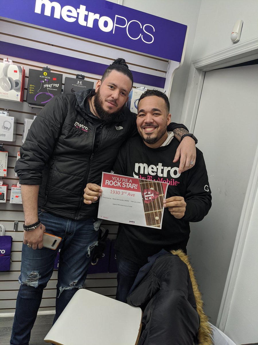 HernandezSuky's tweet photo. 1930 3rd Ave Recognition for Highest PPD attainment for the month of February #murple @MetroByTMobile @GMEN80 @JimRobertiello https://t.co/uf3EiQiXmQ