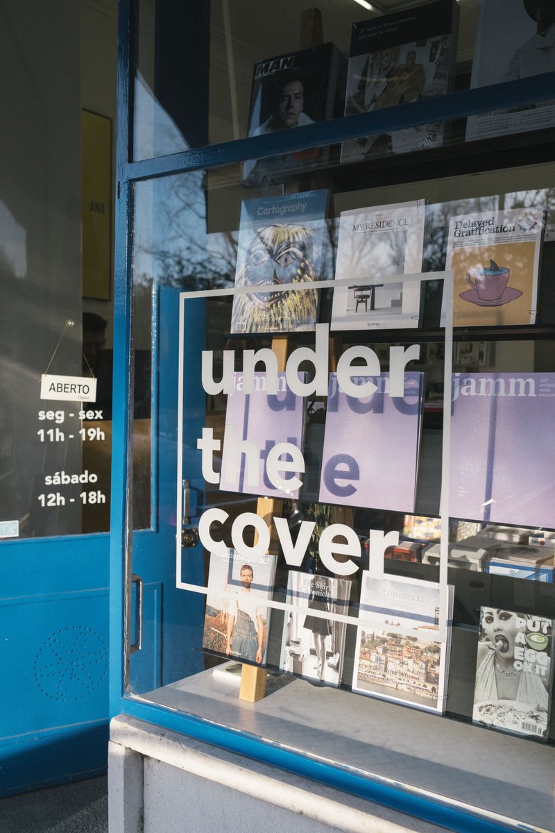 jammpt's tweet photo. Sabiam que na @underthecoverPT , em Lisboa, podem comprar a nossa jamm e outras super revistas?⁣
⁣
de segunda a sexta das 11h às 19h, e ao sábados das 12h às 18h.⁣
⁣
E os vossos olhos ainda têm a sorte de ver esta montra bonita, damn. https://t.co/9TS0pEwSk3