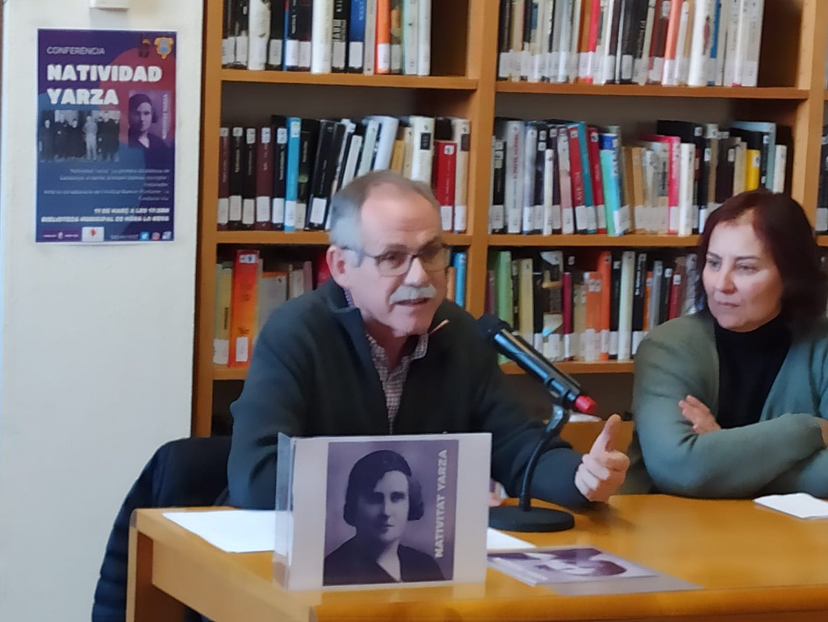 bibliomln's tweet photo. Brillant i concorreguda conferència de l'escriptor Antoni Dalmau dedicada a la figura de Nativitat Yarza, aquest dimecres 11 de març a la nostra Biblioteca. 
La presentació va avanr a càrrec de la Sra. M. Carmen Jiménez, directora de l'Institut Ramon Muntaner. https://t.co/bigk1lWv8q