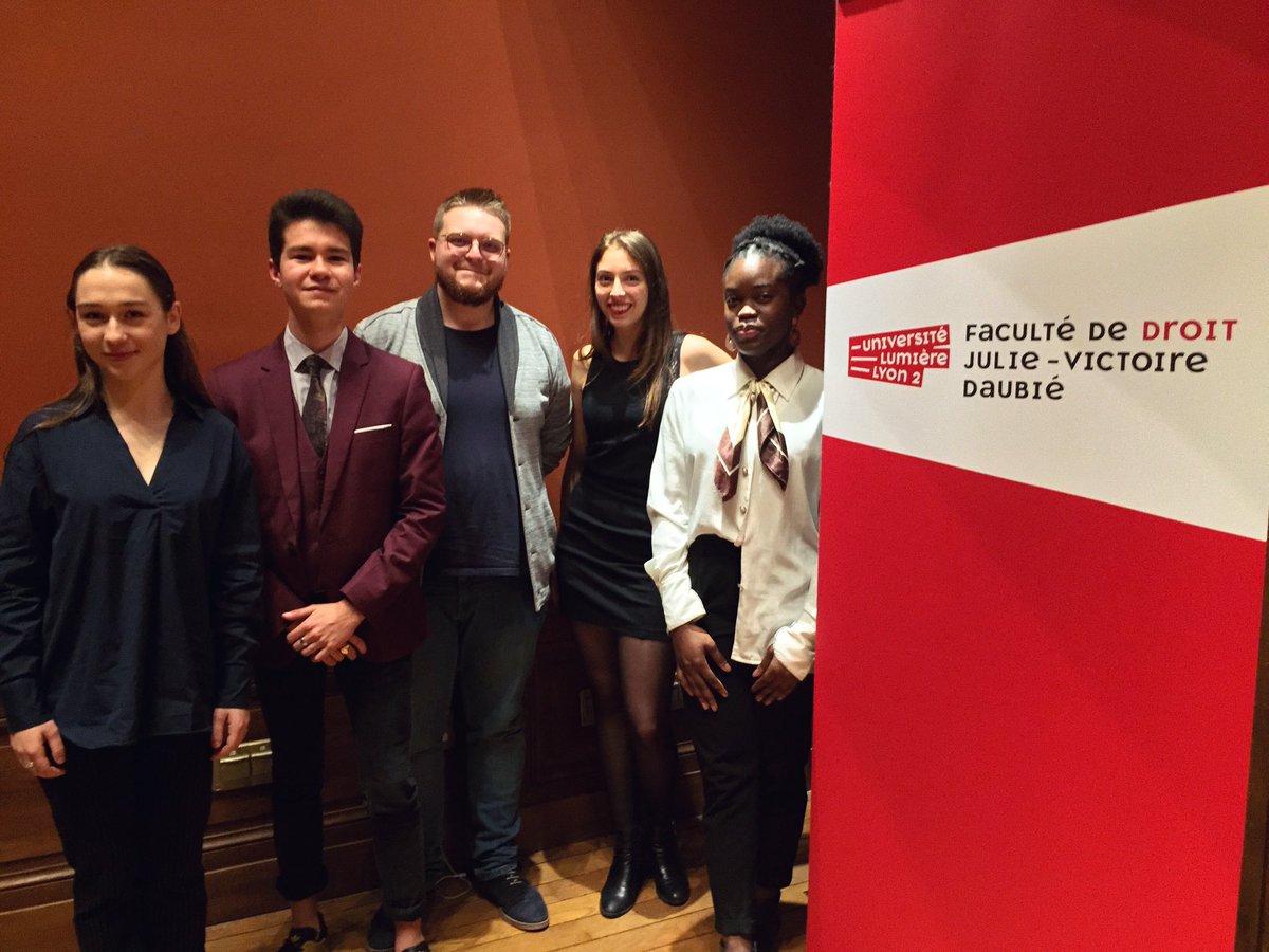 👏Bravo aux 5 participant.es pour leur participation au concours d’éloquence et plus particulièrement à nos deux lauréat.es Léa Bussard et Pierre Chenoune ! <a href="/fetedudroit/">fête du droit</a> <a href="/Mankpadere/">Mankpad'ere - Lyon 2</a>