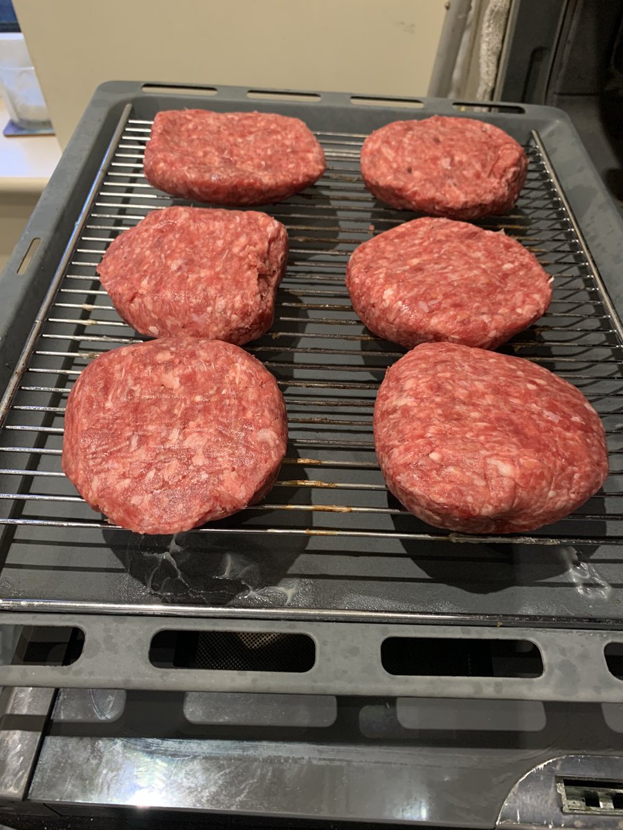 TatwsTrading's tweet photo. Tonight’s tea fantastic @oemetcalfe @PGIWelshBeef burgers homemade Maris piper chips #tanlan fresh baps & salad 👌👌👌👌👌👌 https://t.co/b0ygTjREmo