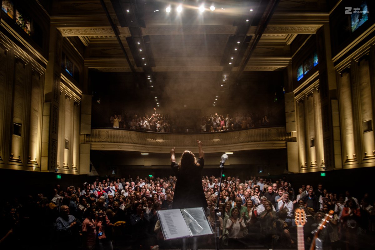SalaZitarrosa's tweet photo. En el día de ayer homenajeamos a Don Alfredo Zitarrosa en el marco del #CicloEllaZ, en una noche muy emotiva con la voz y la música de ella: @MalenaMuyala. ¡Gracias por acompañarnos! 🙌
#música #cultura #marzo #temporada2020 #AlfredoZitarrosa #HomenajeAlfredoZitarrosa #ellaz2020 https://t.co/9LczKGuPDn