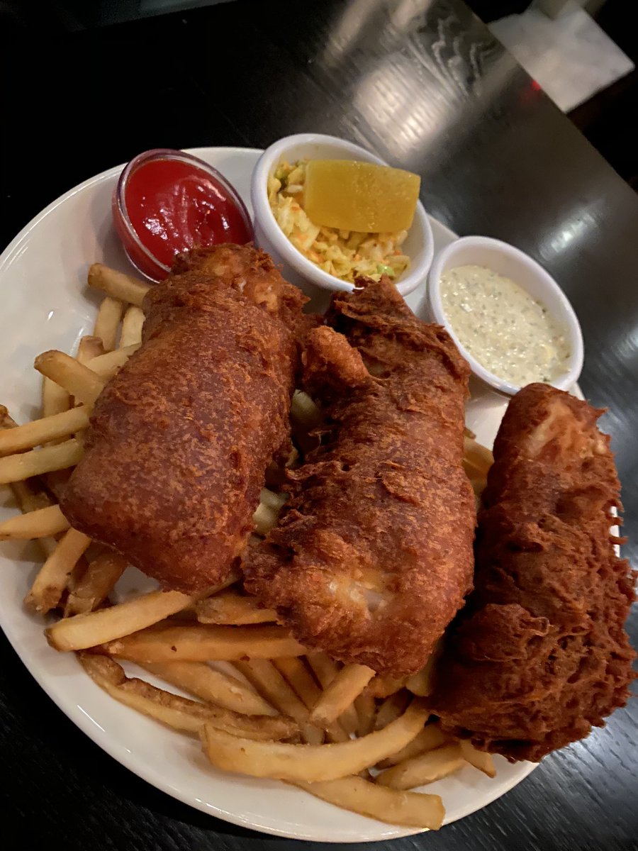 BuckleysMKE's tweet photo. Nothing says March in Milwaukee like a Friday Fish Fry, right? Halfway through the week people! #fishfry #milwaukeefishfry #mkefishfry https://t.co/hou6C3lGmE