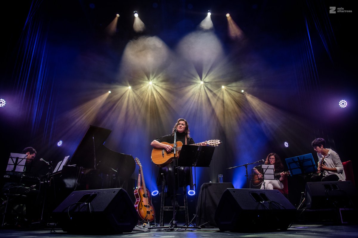 SalaZitarrosa's tweet photo. En el día de ayer homenajeamos a Don Alfredo Zitarrosa en el marco del #CicloEllaZ, en una noche muy emotiva con la voz y la música de ella: @MalenaMuyala. ¡Gracias por acompañarnos! 🙌
#música #cultura #marzo #temporada2020 #AlfredoZitarrosa #HomenajeAlfredoZitarrosa #ellaz2020 https://t.co/9LczKGuPDn