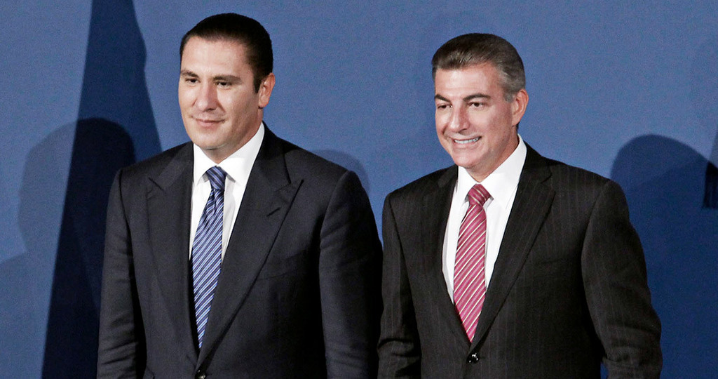 breaking_mx's tweet photo. Dos exgobernadores del PAN dieron 328 millones a empresas fantasma 🤑👻

El morenovallismo insertó el esquema de desvíos en Puebla. PAN y PRI acumulan acusaciones de simular actividades. Gali sigue libre. #Puebla https://t.co/TA0E7ysNMY https://t.co/CCufPd2FFp
